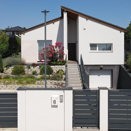 White Column House Diosd Exterior foto