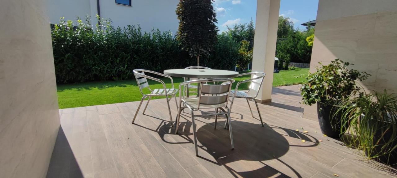 White Column House Diosd Exterior foto
