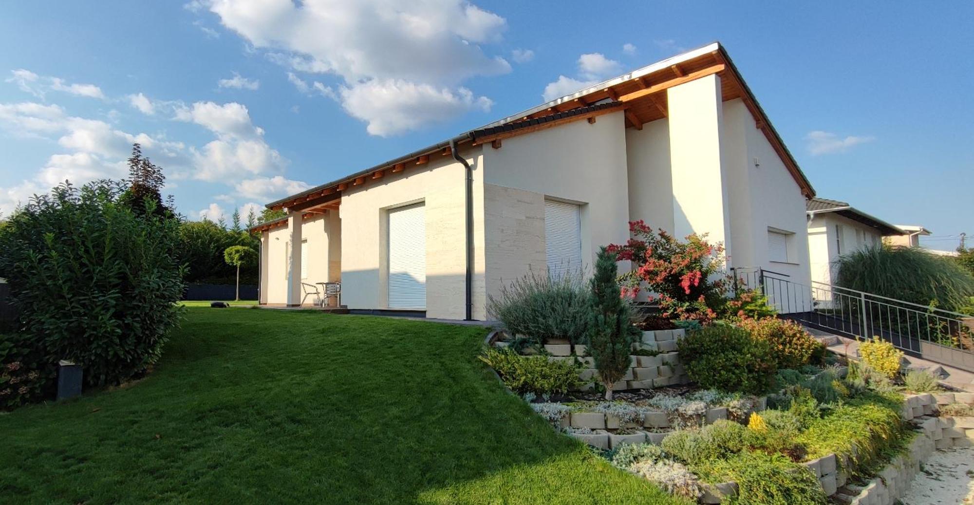 White Column House Diosd Exterior foto
